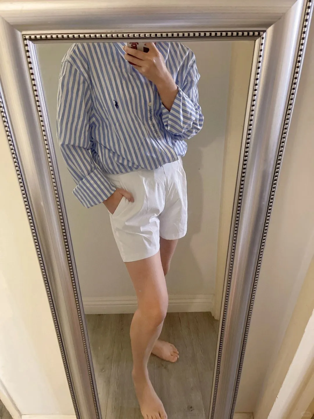 P260 💰 "Top quality" Style number: 8082# [Ralph Lauren classic basic new old money style striped shirt long sleeves] ✅Ralph Lauren Ralph Lauren colorful style old money style cotton poplin striped casual shirt long sleeves ✅Top ceiling quality ZP original development You can compare with the real thing at will ✅100% restored workmanship The entire garment is covered with seams and clean edges Curved triangular bifurcation ✅100% cotton poplin cotton Smooth to the touch Pre-car wash treatment The yarn is tighter ✅Customized dyed original pearlescent white bottom buttons, large and small zoning, vertical phoenix eyelets ✅Special shaped chiffon foil inside the collar door tube, not easy to deform and pull ✅Refreshing colorful striped shirt, salty or sweet, daily travel, extremely high production rate, customized style ✅The upper body looks much better than the real thing, can be worn alone or worn in all seasons, highly recommended for goddesses, size: S-XL, color: red, blue, green